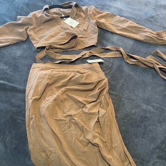 Pretty Lavish Set by Lydia Tomlinson Collection - Picture 2 of 4